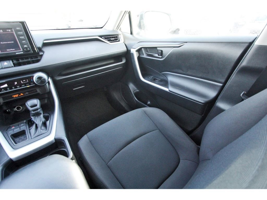 Used 2021 Toyota RAV4 LE FWD image 13