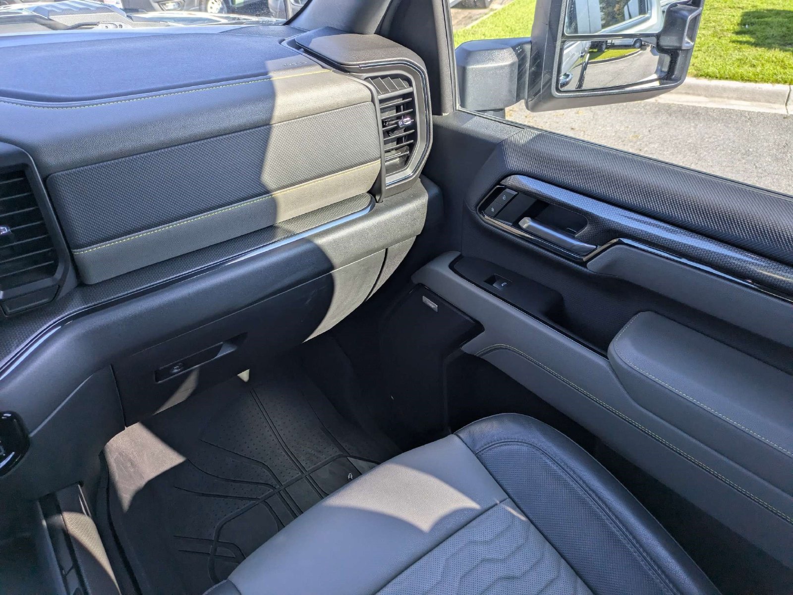 Used 2025 Chevrolet Silverado 2500 ZR2 w/ Technology Package AWD/4WD image 17