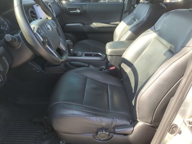 Used 2019 Toyota Tacoma TRD Off-Road AWD/4WD image 13