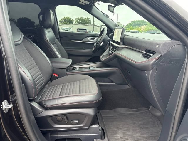Certified 2025 Ford Explorer ST-Line AWD/4WD image 11
