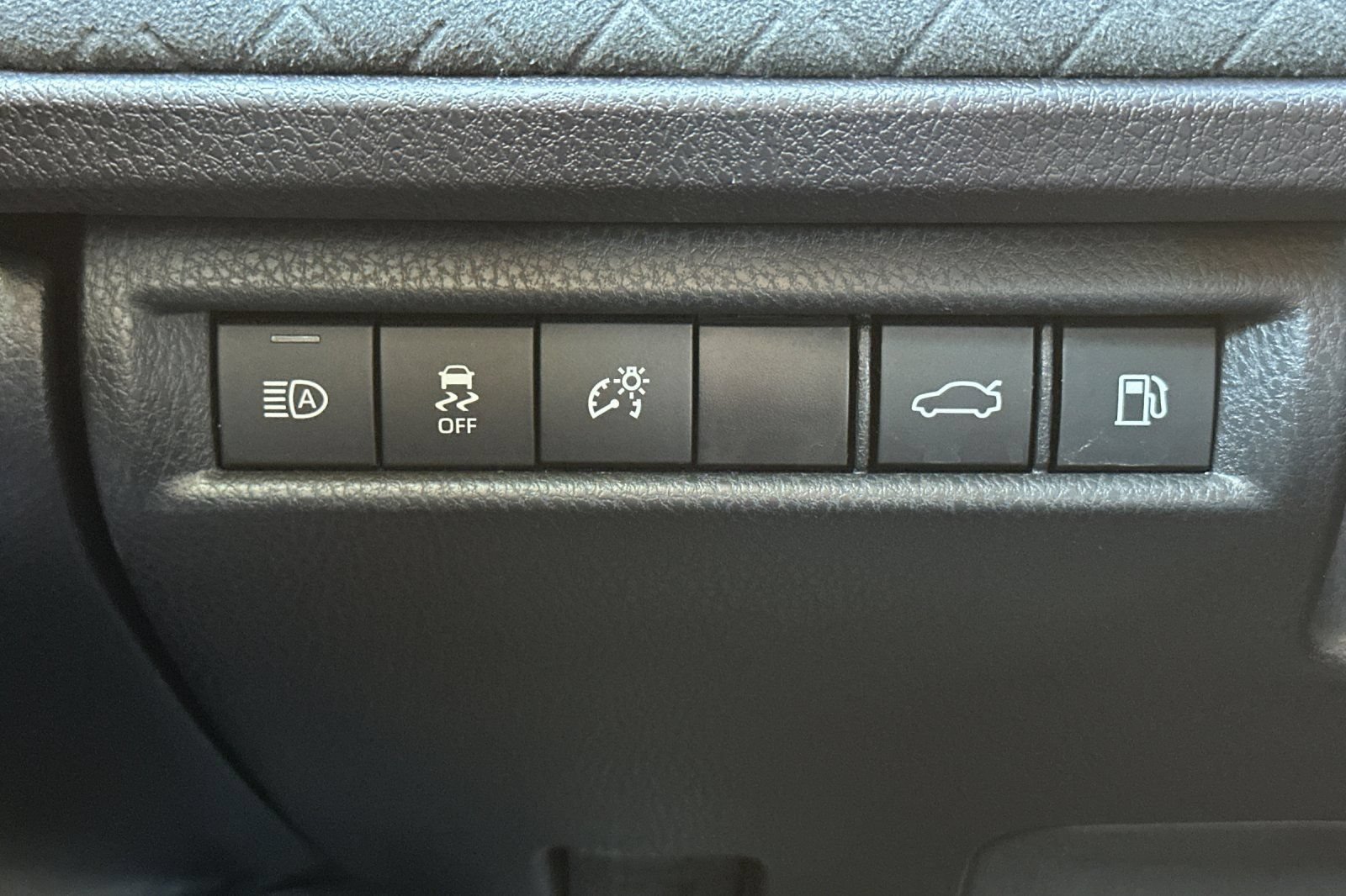 Used 2025 Toyota Camry XLE AWD/4WD image 41