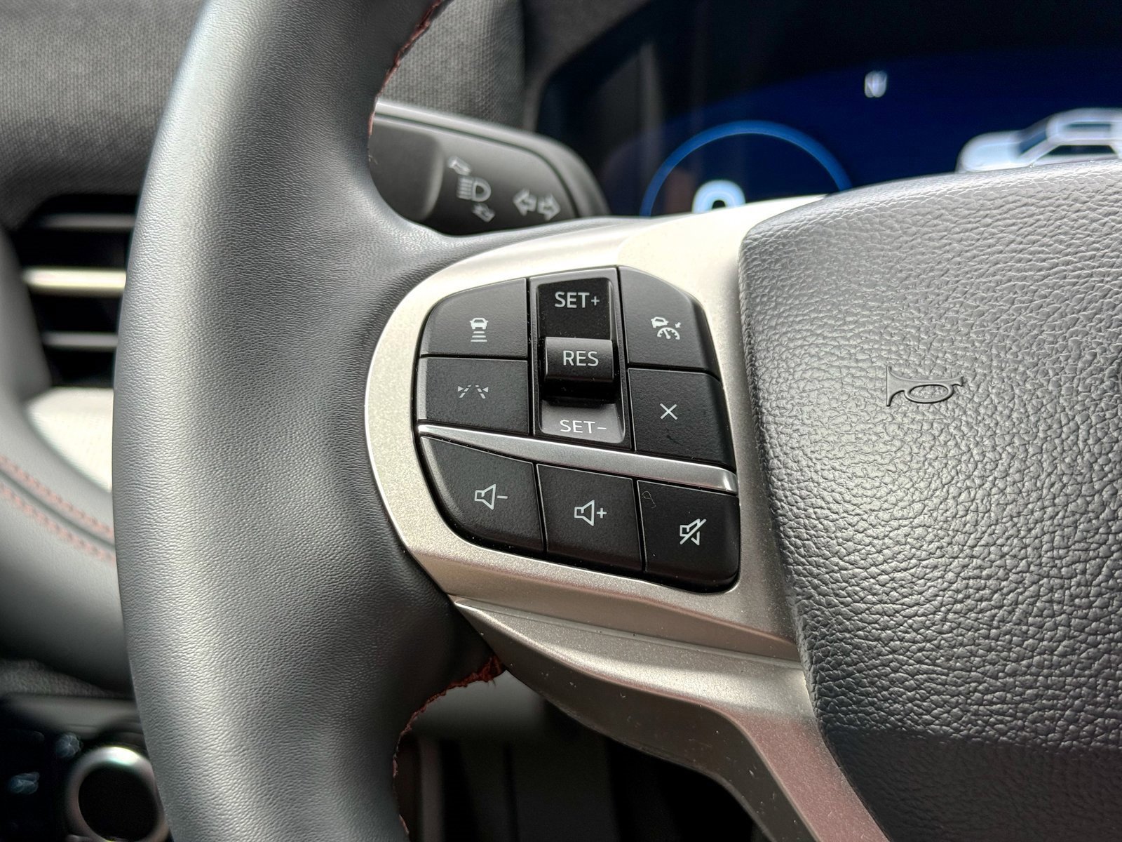 Certified 2025 Ford Explorer Active image 39