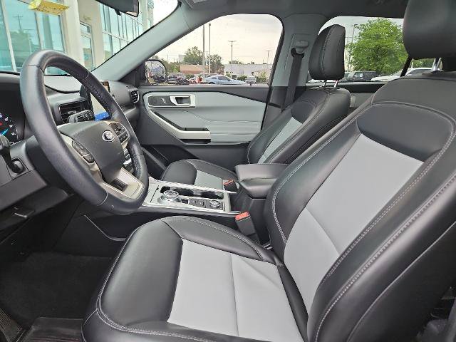 Certified 2022 Ford Explorer XLT w/ Equipment Group 202A AWD/4WD image 10
