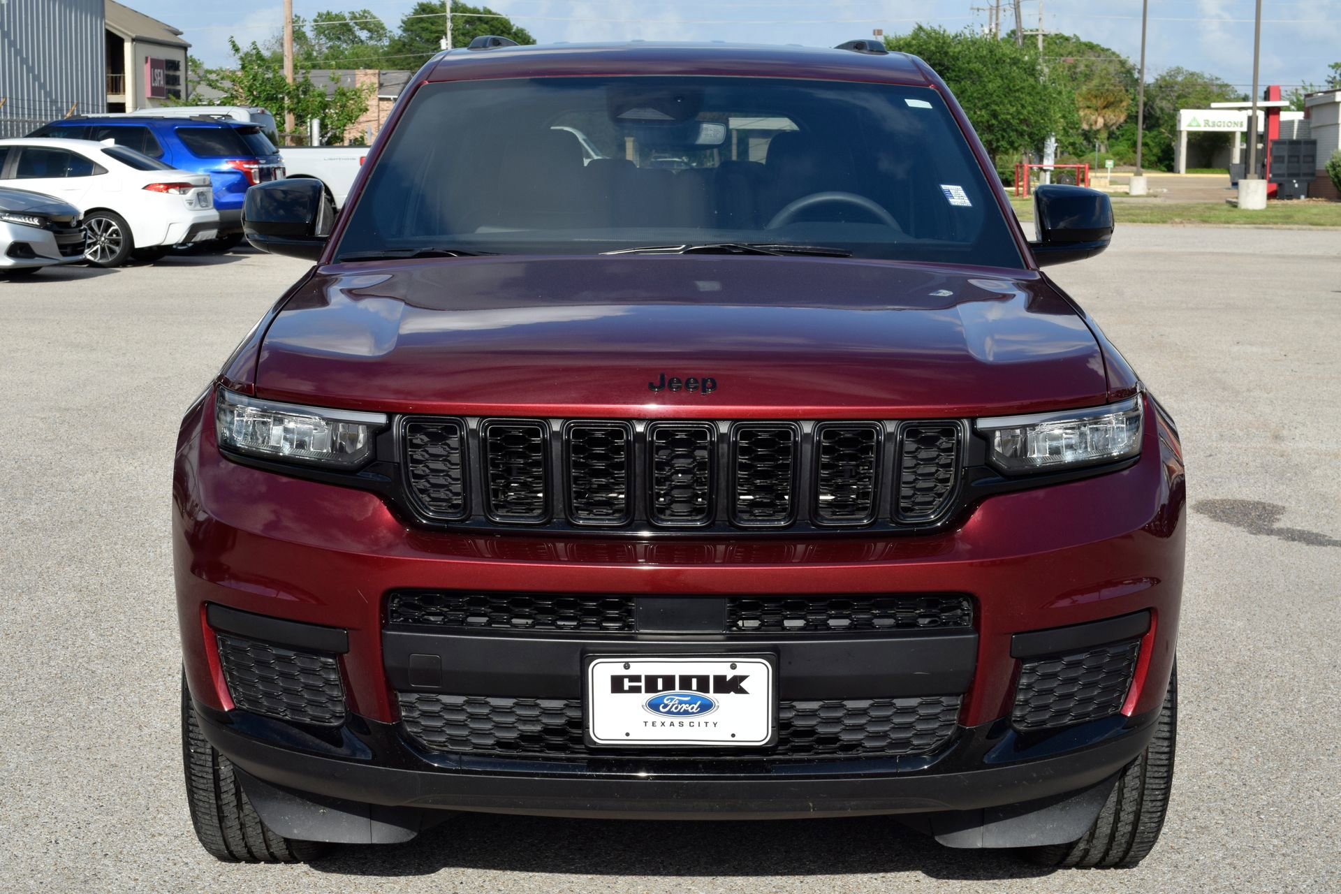 Used 2023 Jeep Grand Cherokee L Laredo image 2