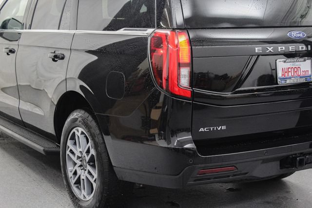 Certified 2025 Ford Expedition Active AWD/4WD image 7