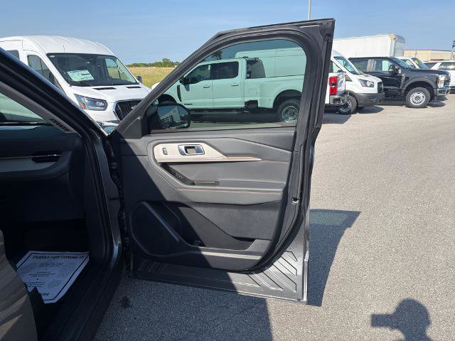 Certified 2025 Ford Explorer Active w/ Active Comfort Package RWD image 17