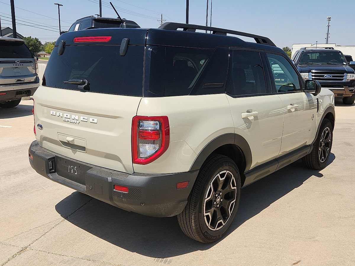 Certified 2025 Ford Bronco Sport Outer Banks w/ Outer Banks Tech Package+ AWD/4WD image 3
