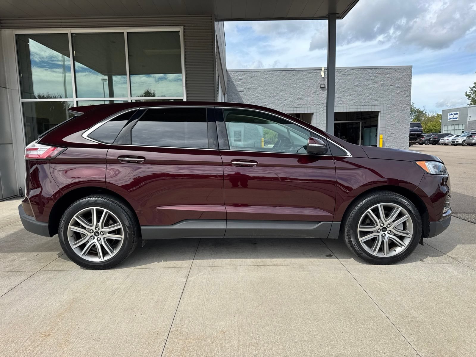 Certified 2024 Ford Edge Titanium w/ Equipment Group 301A AWD/4WD image 9