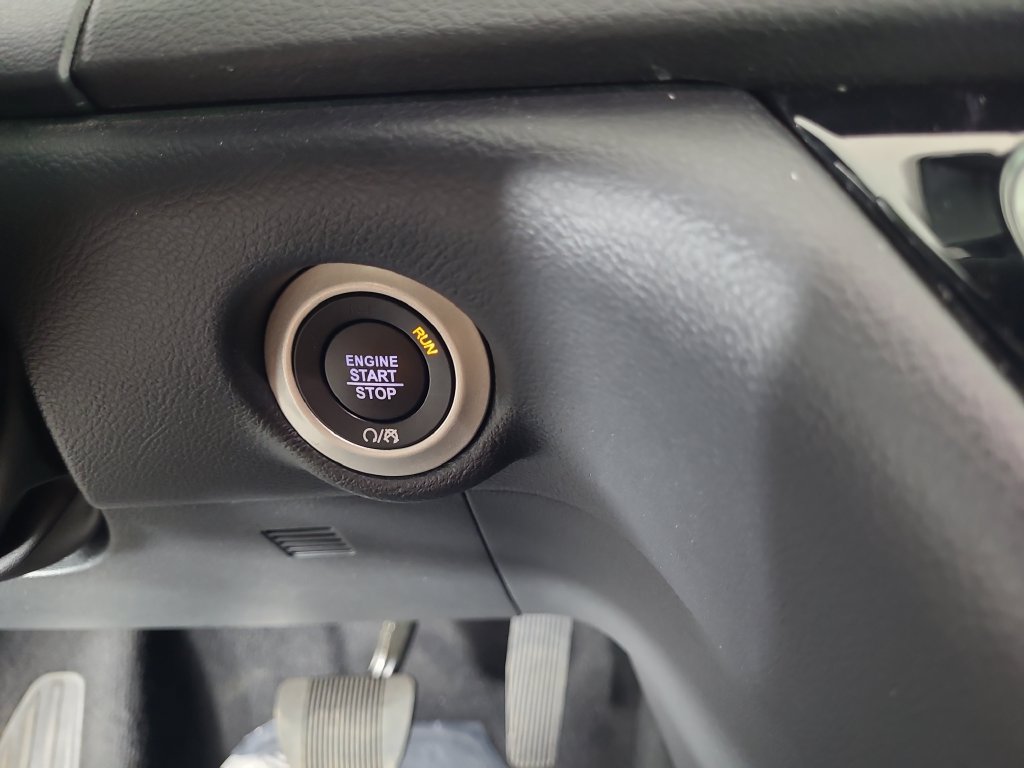 Used 2025 Chrysler Pacifica Select FWD image 14