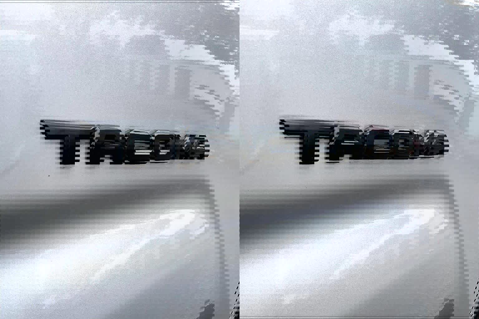 Used 2018 Toyota Tacoma TRD Off-Road image 13