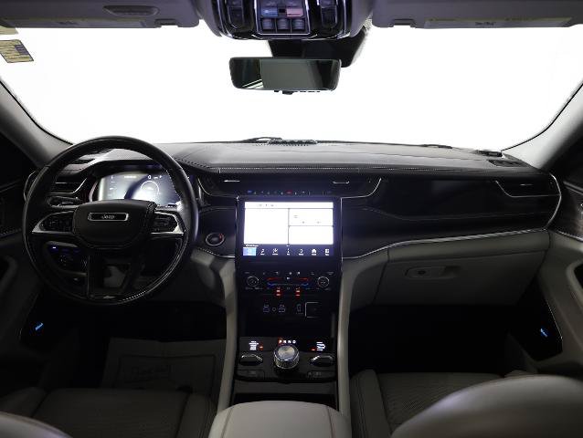 Used 2022 Jeep Grand Cherokee Overland w/ Advanced Protech Group III AWD/4WD image 12