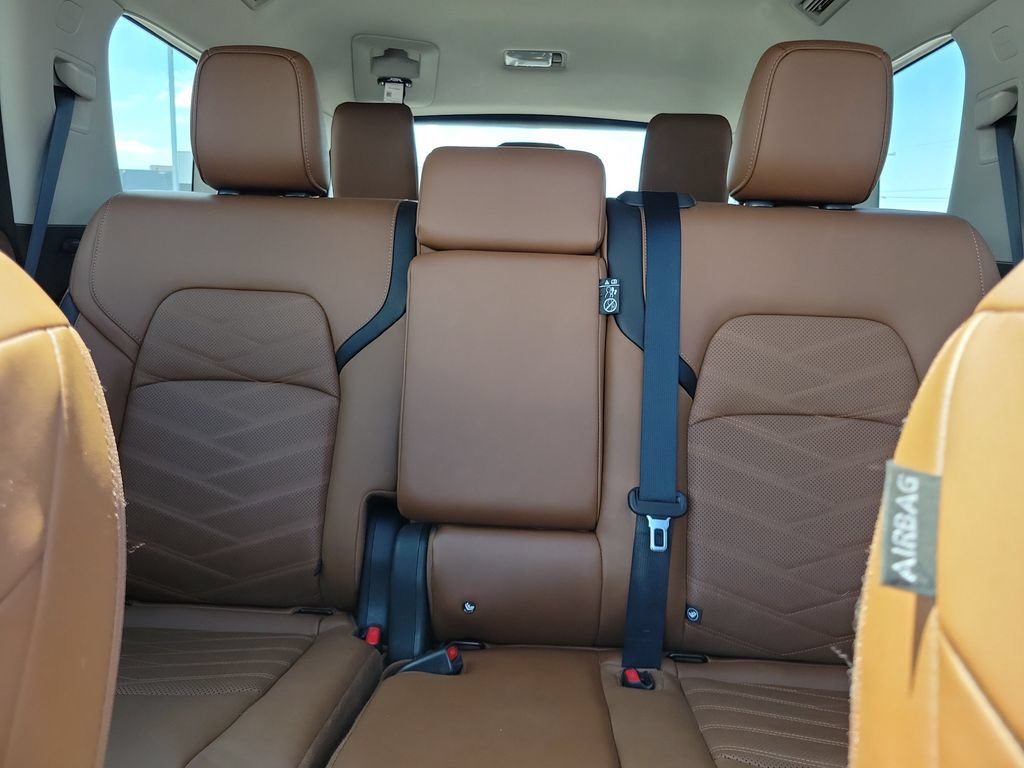 Used 2024 Nissan Pathfinder Platinum w/ Cargo Package AWD/4WD image 17