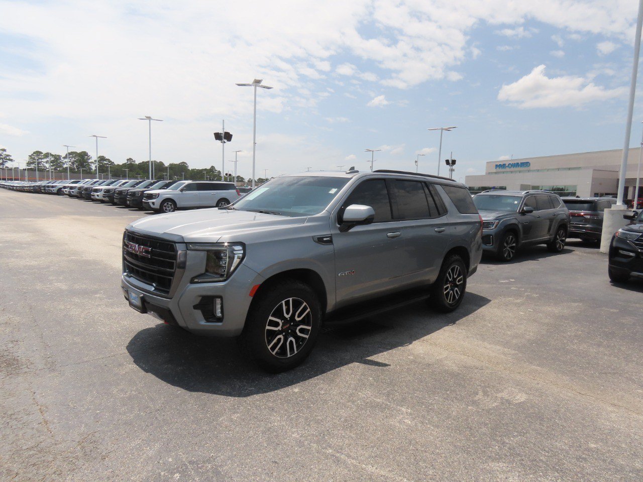 Used 2024 GMC Yukon AT4 w/ Technology Package AWD/4WD image 2