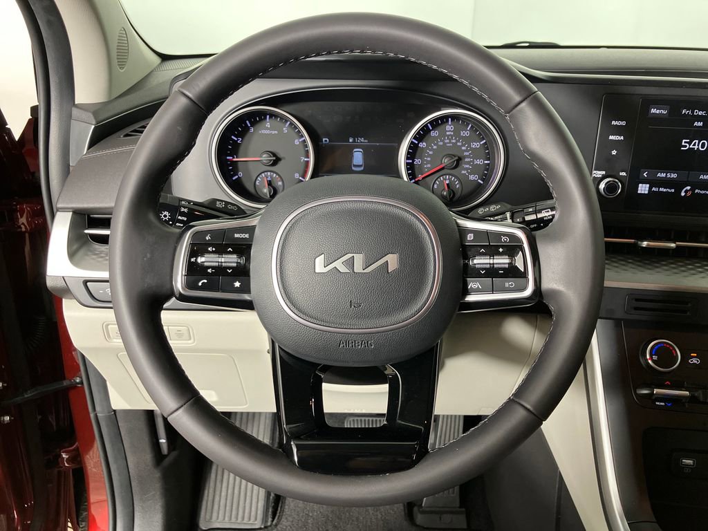 Used 2024 Kia Carnival LX image 17