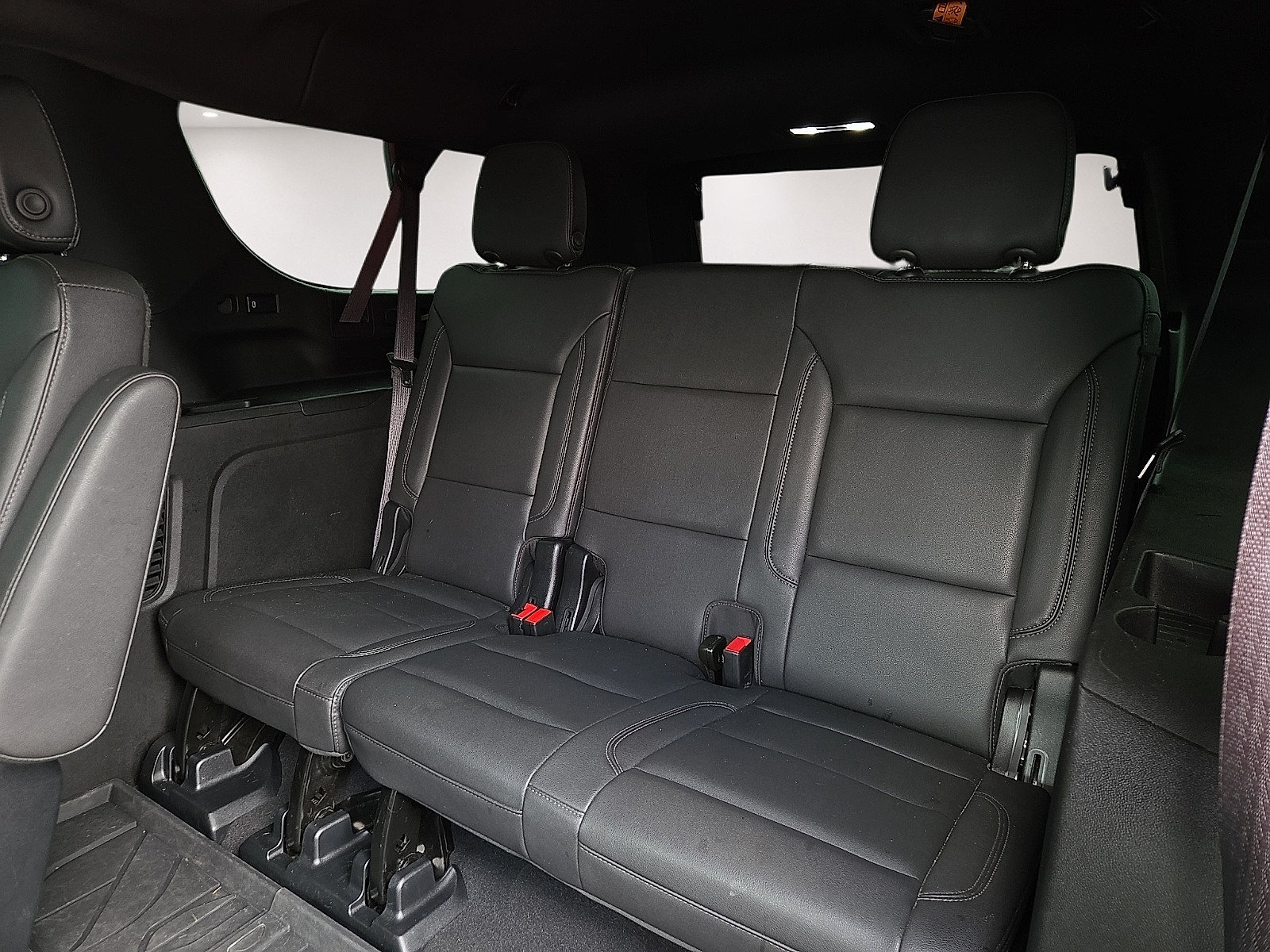 Used 2023 Chevrolet Suburban Z71 w/ Luxury Package AWD/4WD image 10