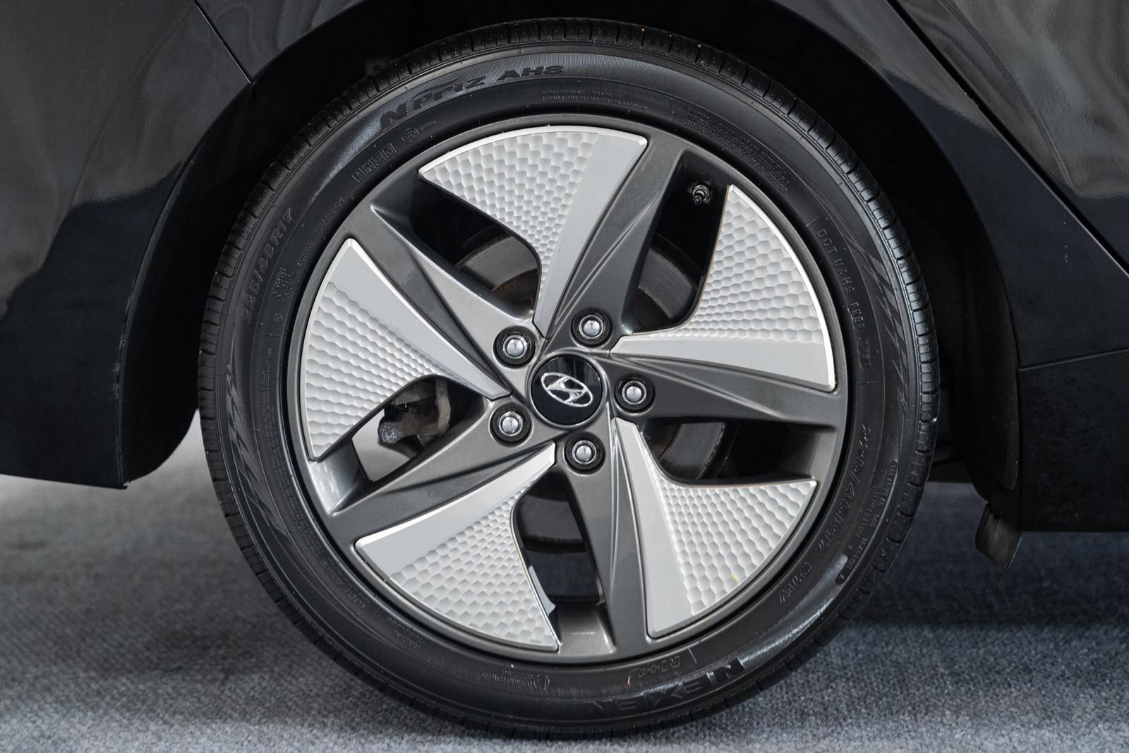 Used 2020 Hyundai Ioniq Limited FWD image 22