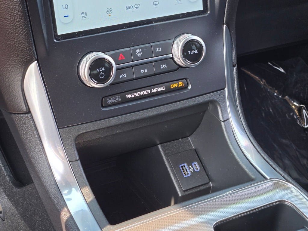 Certified 2024 Ford Edge Titanium AWD/4WD image 26