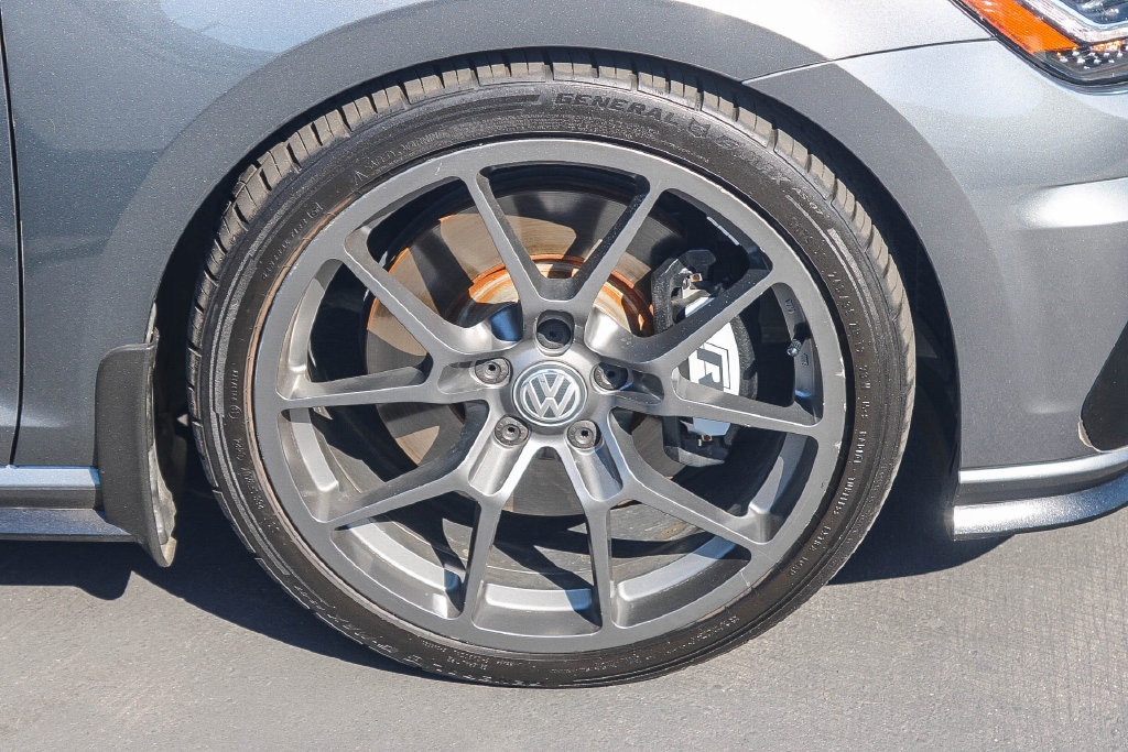 Used 2018 Volkswagen Golf R 4-Door AWD/4WD image 10