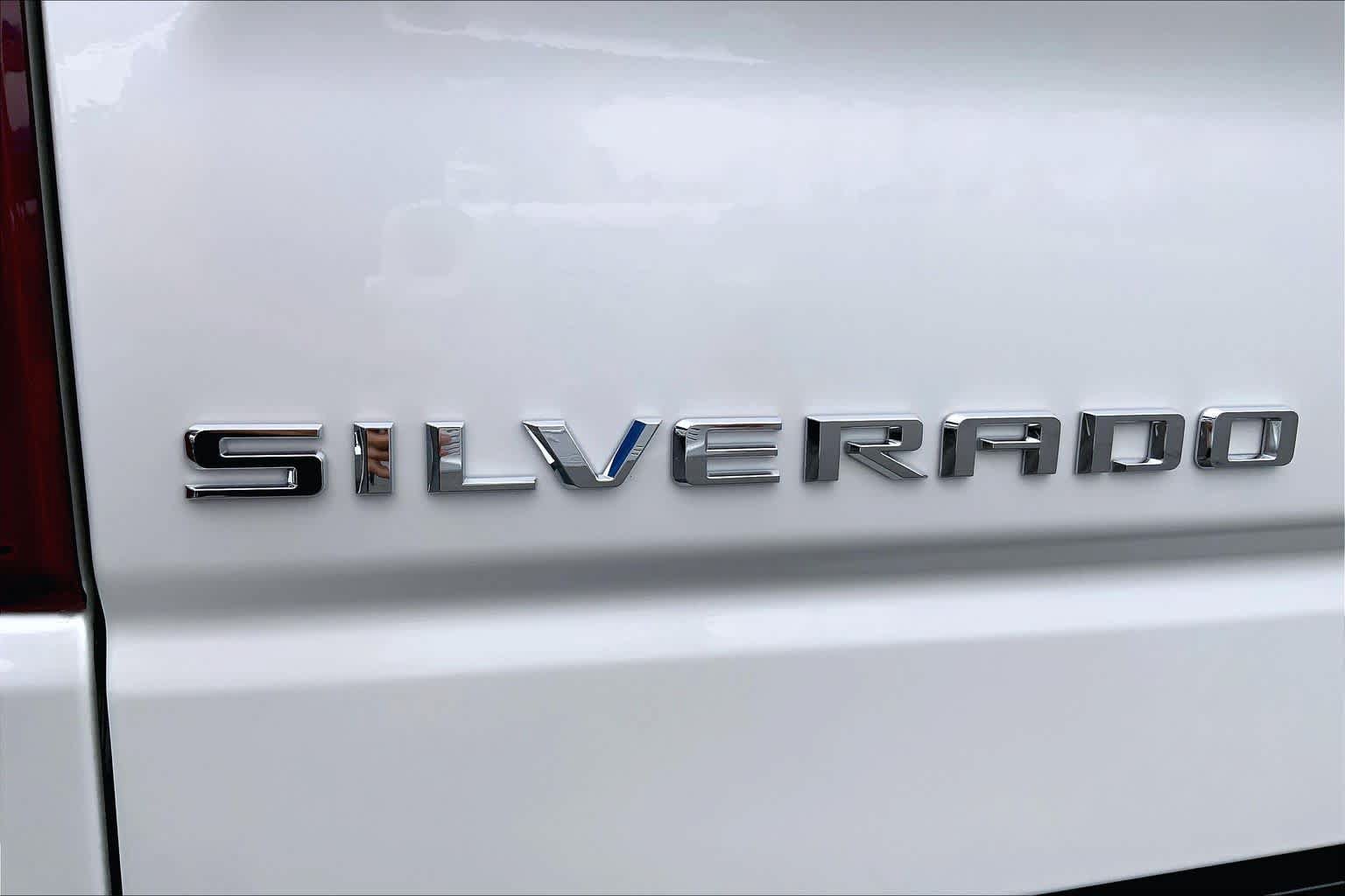 Used 2024 Chevrolet Silverado 1500 High Country w/ Z71 Off-Road Package AWD/4WD image 31