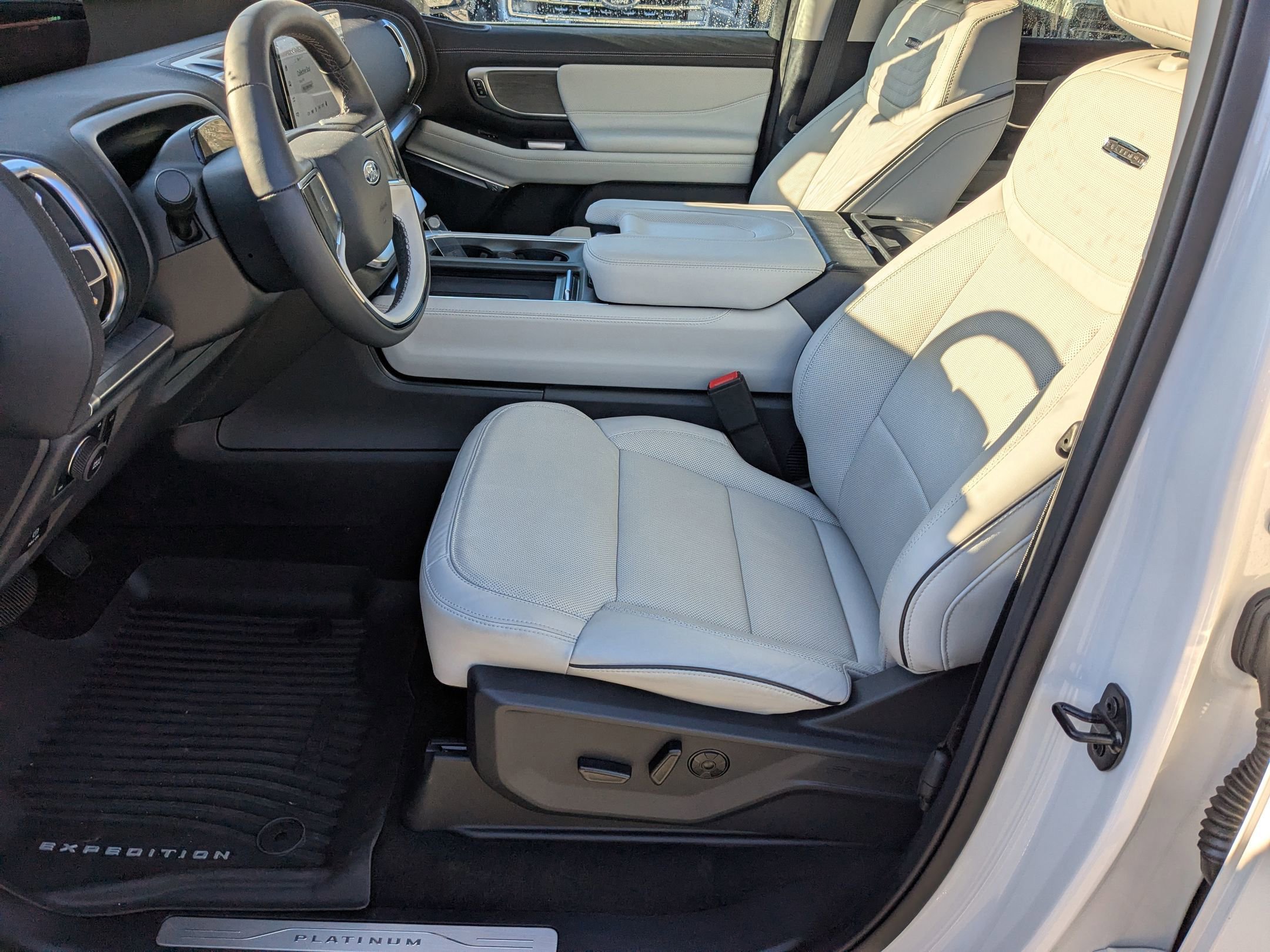 Certified 2025 Ford Expedition Platinum w/ Platinum Ultimate Package image 15