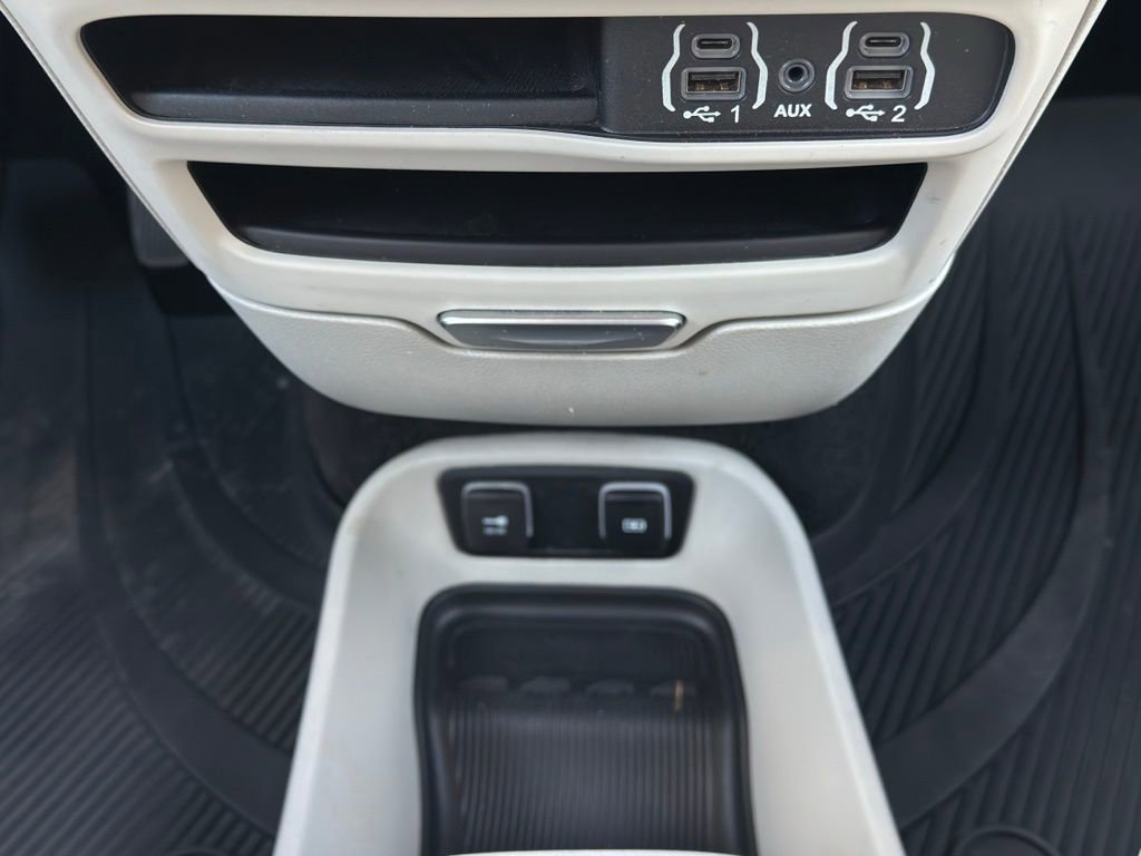 Used 2021 Chrysler Pacifica Touring-L image 17
