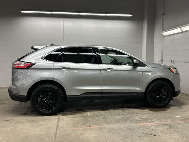 Certified 2024 Ford Edge SEL w/ Convenience Package AWD/4WD image 3
