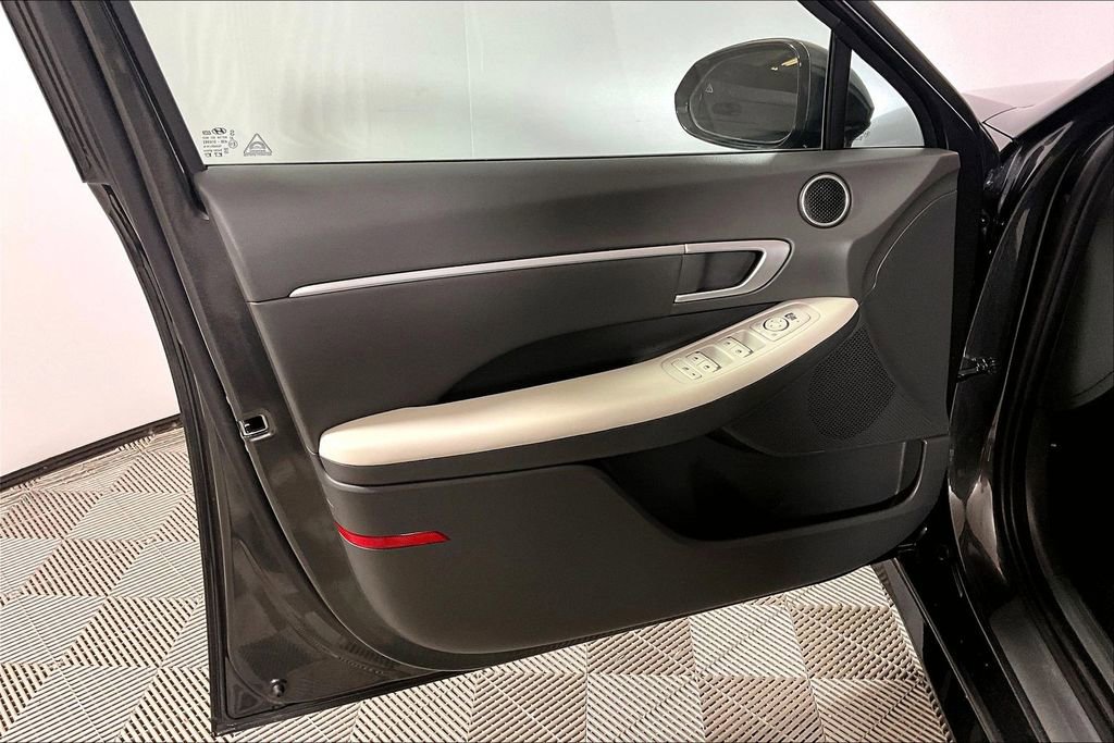 Used 2025 Hyundai Sonata SEL FWD image 18