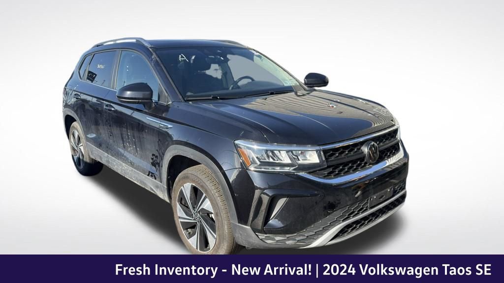 Used 2024 Volkswagen Taos SE w/ Panoramic Sunroof Package