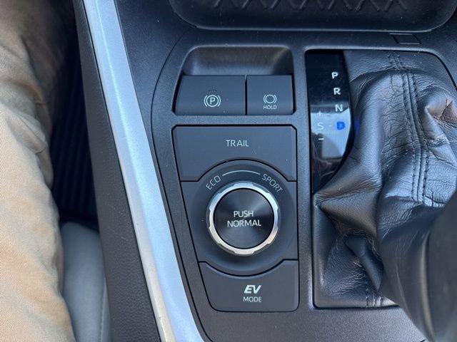 Used 2021 Toyota RAV4 XLE w/ Convenience Package AWD/4WD image 29