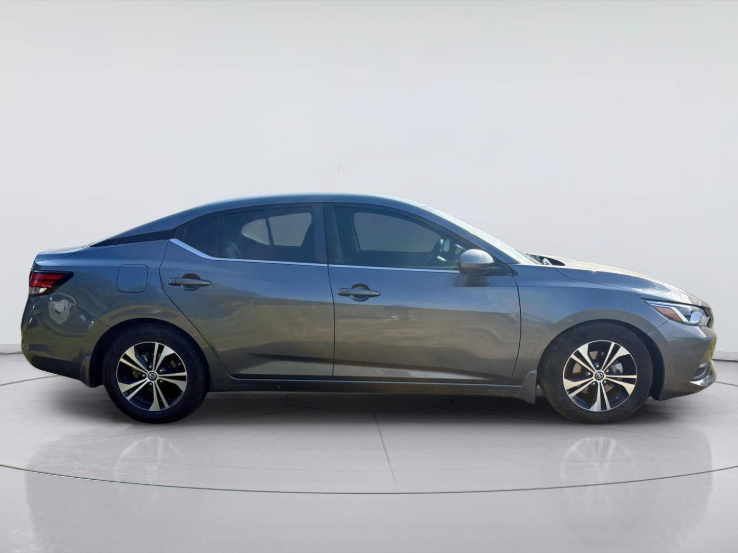 Used 2022 Nissan Sentra SV FWD image 2