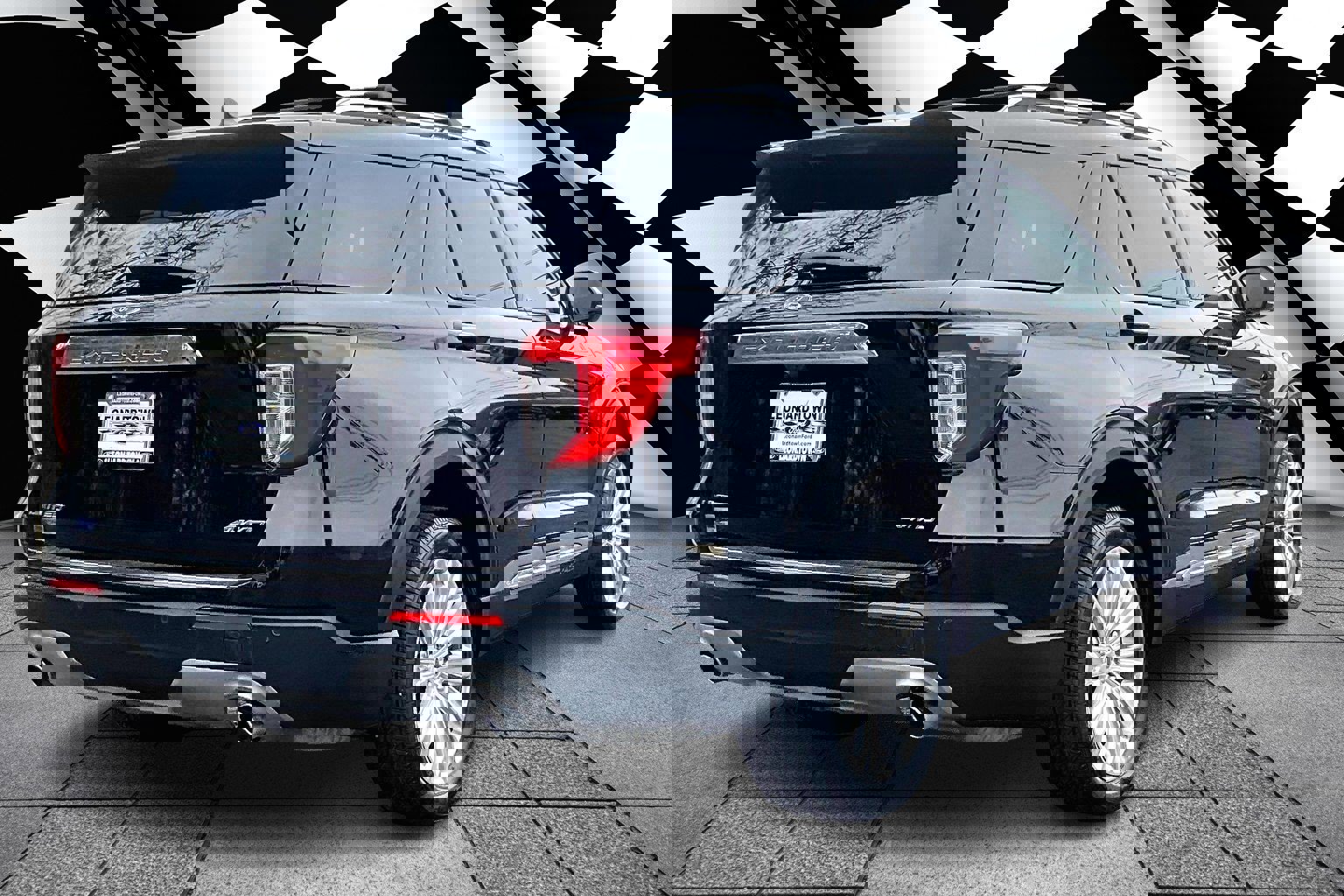 Certified 2022 Ford Explorer Limited w/ Equipment Group 301A image 4