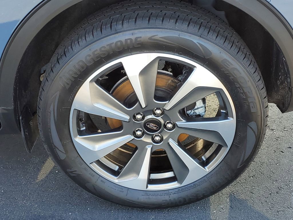 Certified 2025 Ford Escape Platinum AWD/4WD image 37