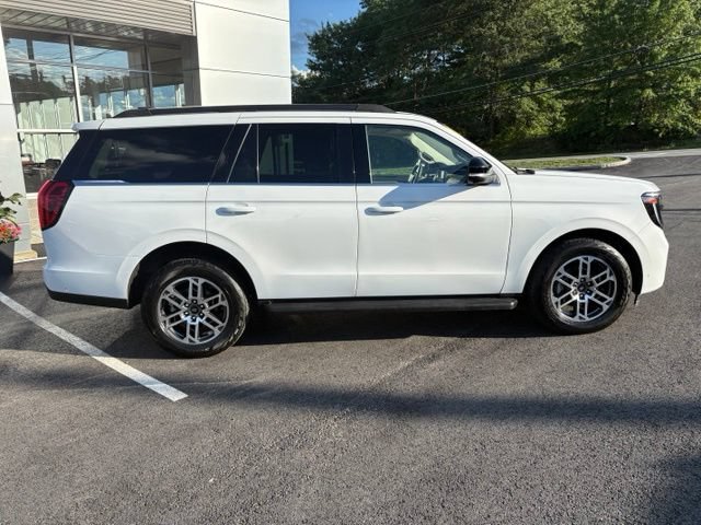 Certified 2025 Ford Expedition Active AWD/4WD image 2