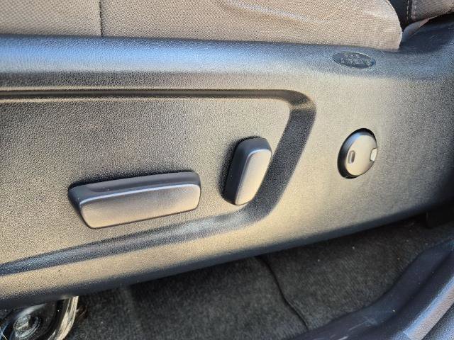 Used 2017 Toyota Tundra SR5 w/ SR5 Upgrade Package AWD/4WD image 18