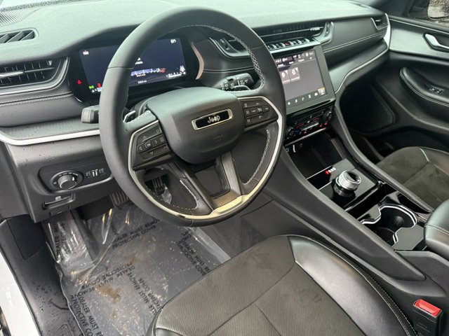 Used 2023 Jeep Grand Cherokee Altitude image 12