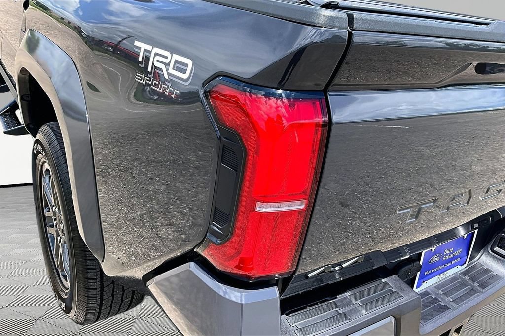 Used 2025 Toyota Tacoma TRD Sport AWD/4WD image 31