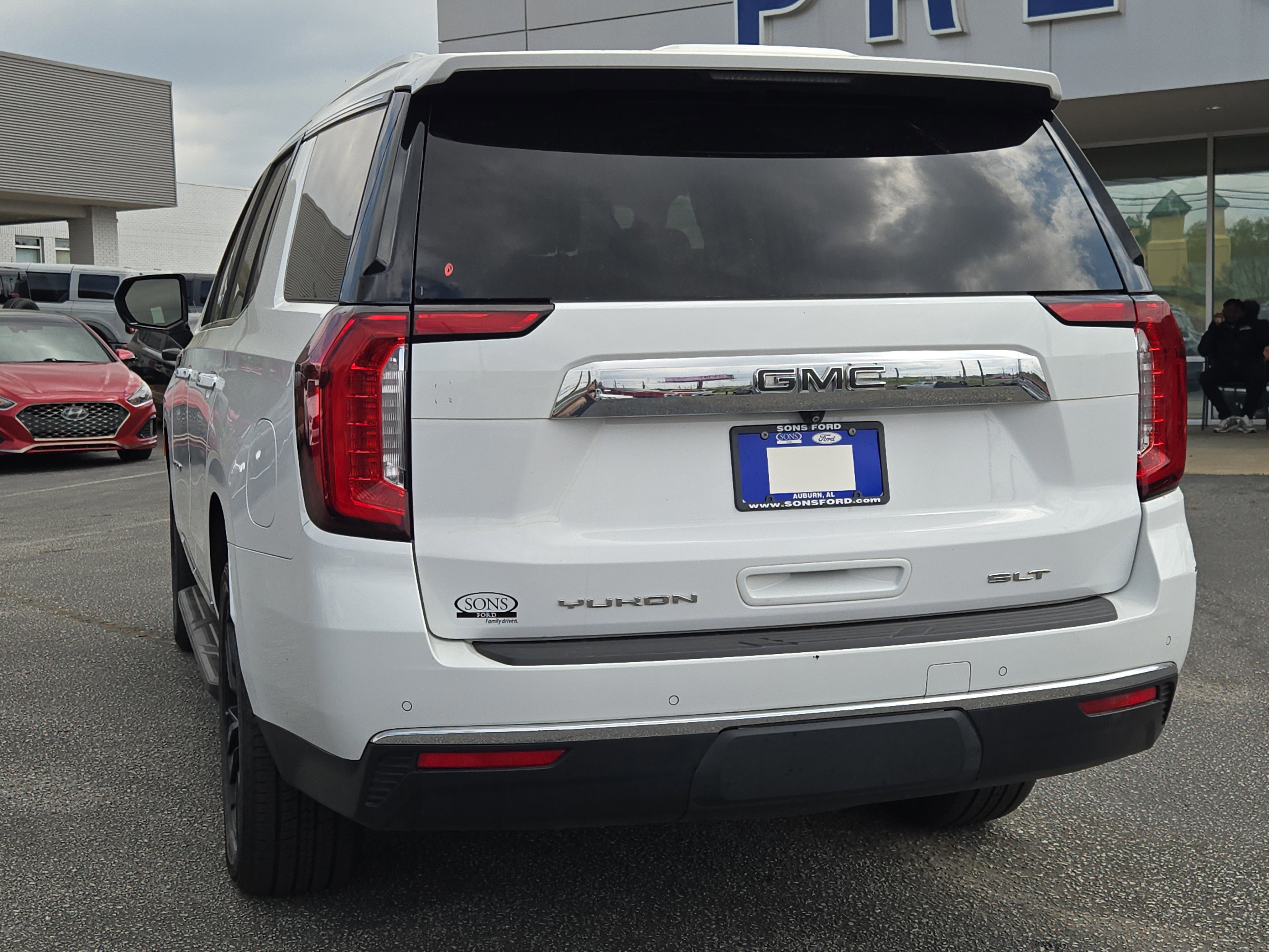 Used 2023 GMC Yukon SLT image 7