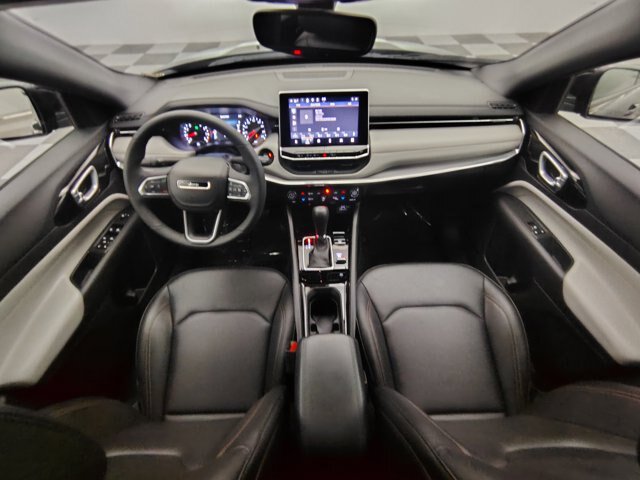 Used 2024 Jeep Compass Limited AWD/4WD image 2