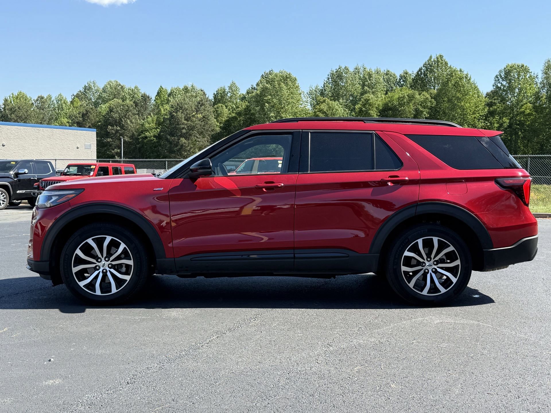 Certified 2025 Ford Explorer ST-Line AWD/4WD image 4