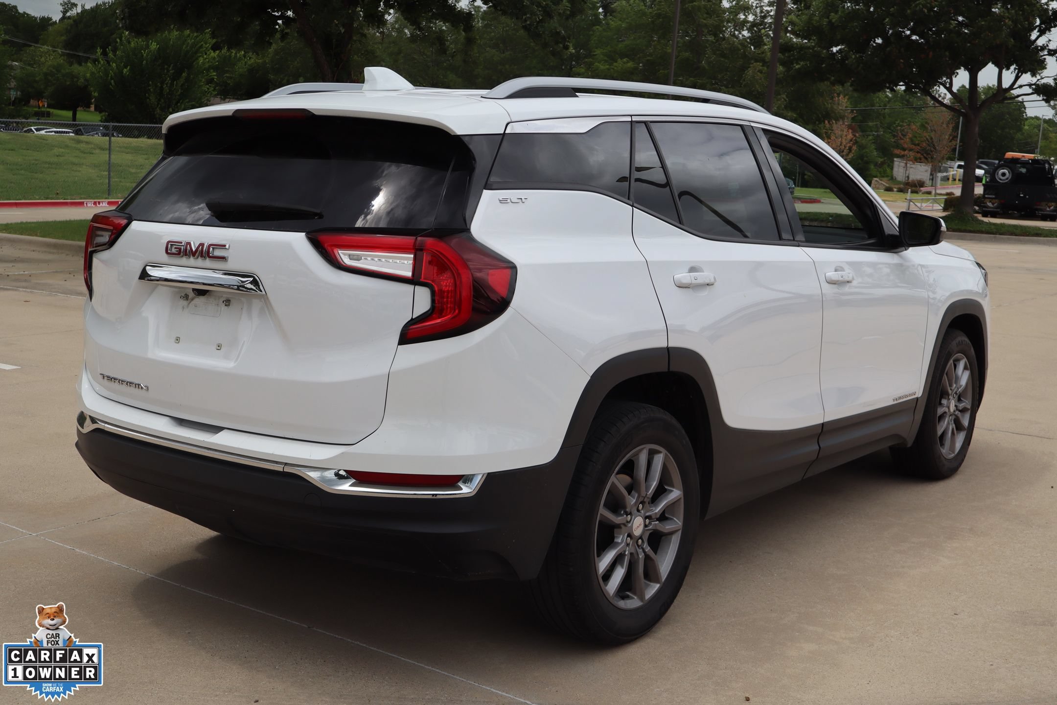 Used 2024 GMC Terrain SLT FWD image 3