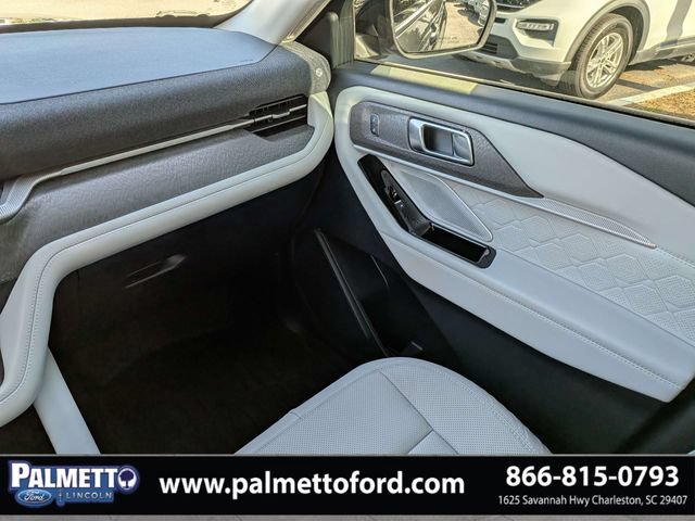 Certified 2025 Ford Explorer Platinum w/ Ultimate Package AWD/4WD image 16