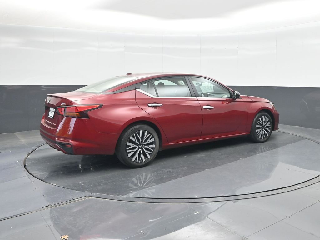 Used 2025 Nissan Altima 2.5 SV FWD image 15