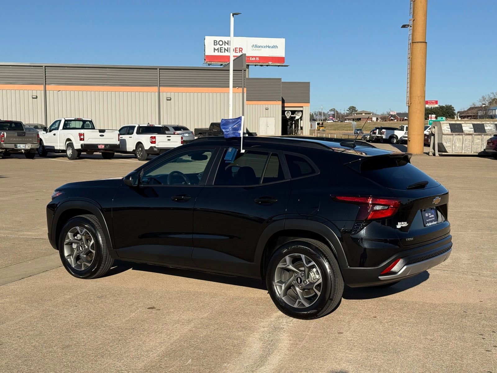 Used 2025 Chevrolet Trax LT w/ LT Convenience Package image 3