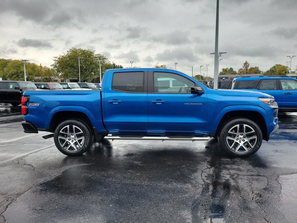 Used 2023 Chevrolet Colorado Z71 w/ Z71 Convenience Package 2 AWD/4WD image 3