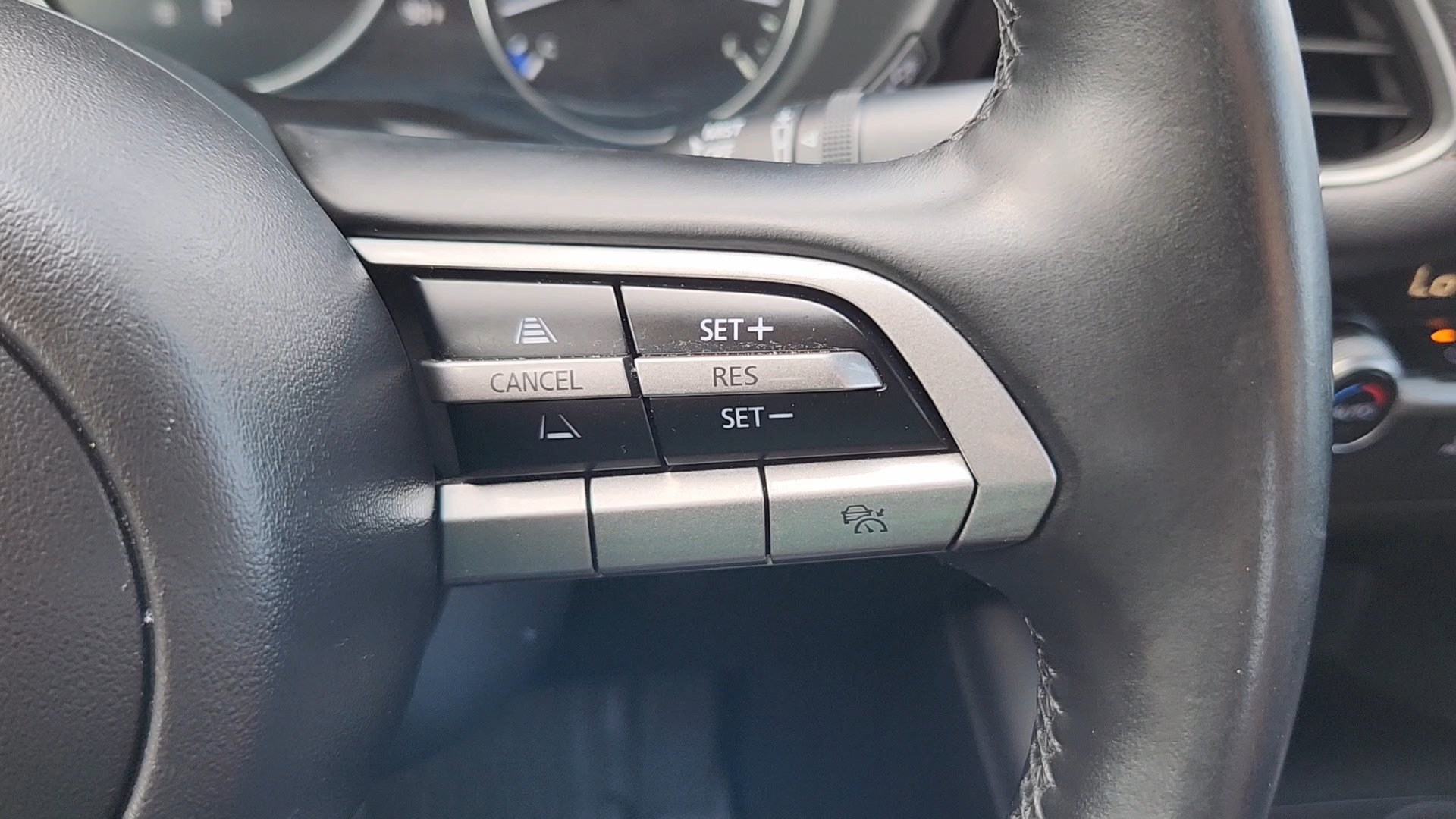 Used 2023 MAZDA MAZDA3 s FWD image 13