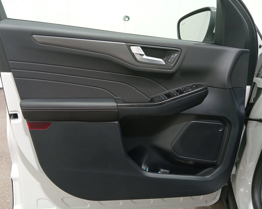 Certified 2026 Ford Escape SE FWD image 17