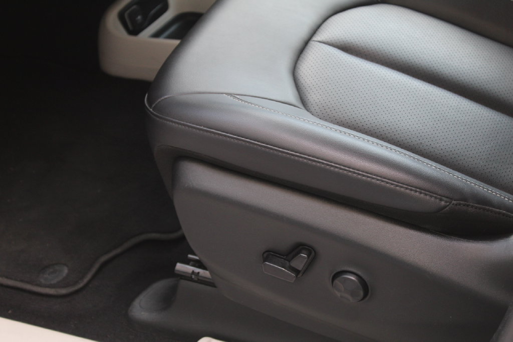 Used 2024 Chrysler Pacifica Touring-L FWD image 30