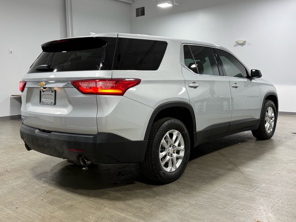 Used 2021 Chevrolet Traverse LS image 4