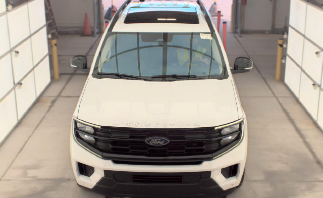 Certified 2025 Ford Expedition Active AWD/4WD image 25
