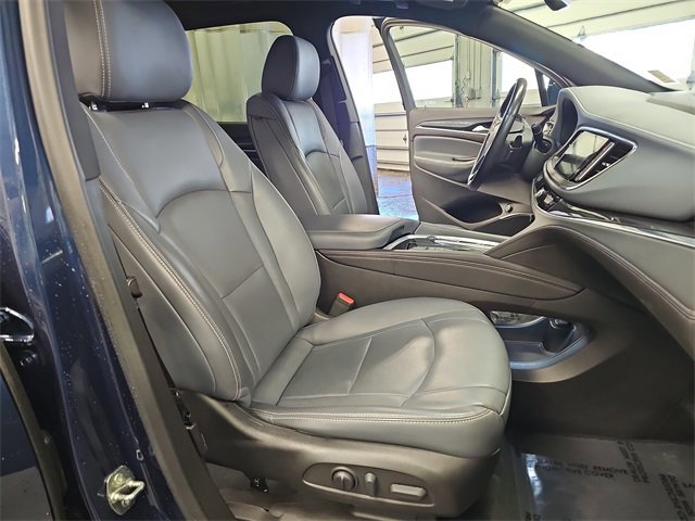 Used 2022 Buick Enclave Essence image 10